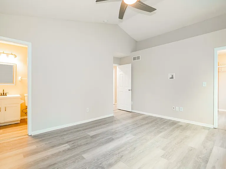 5525 Boucher Dr — Photo 13