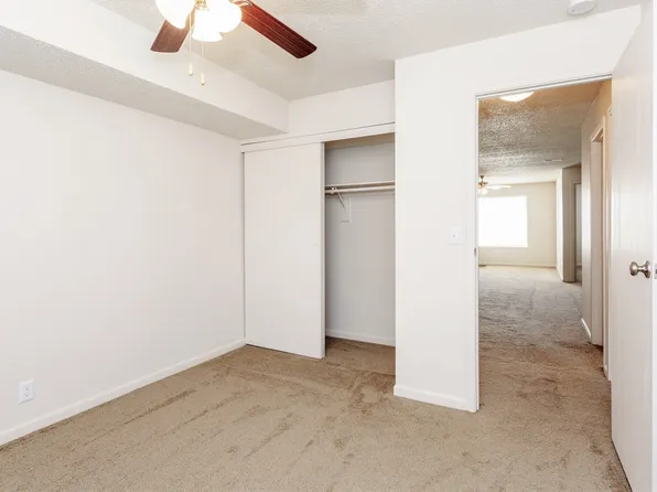 2420 Greenbriar Dr APT A, Manhattan, KS 66502