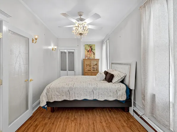 687 Avenue East image 15 of 32