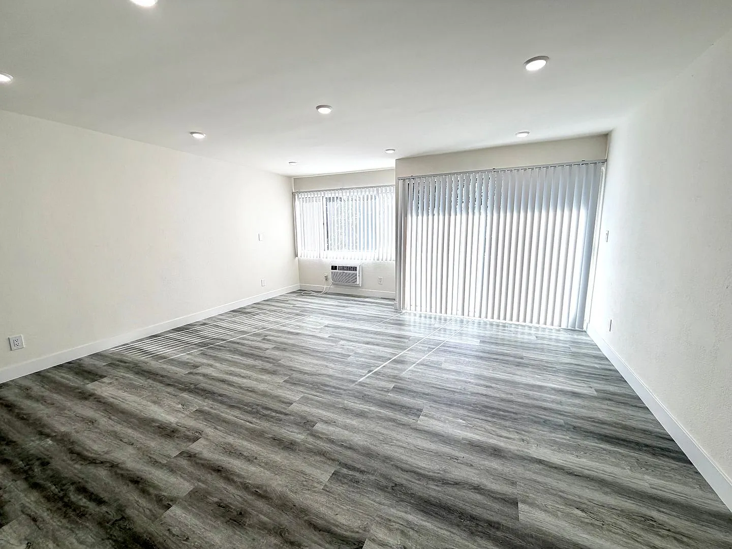 8140 Langdon Ave — Photo 3
