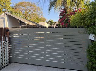 Pomelo Park, Miami, FL 33133