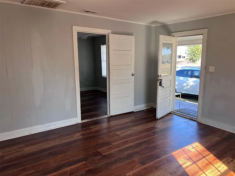 507 S Harrison Ln — Photo 2