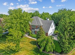 2 Hubert St, Whippany, NJ 07981