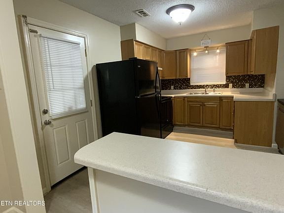 5th image of 717 Crestview Dr
