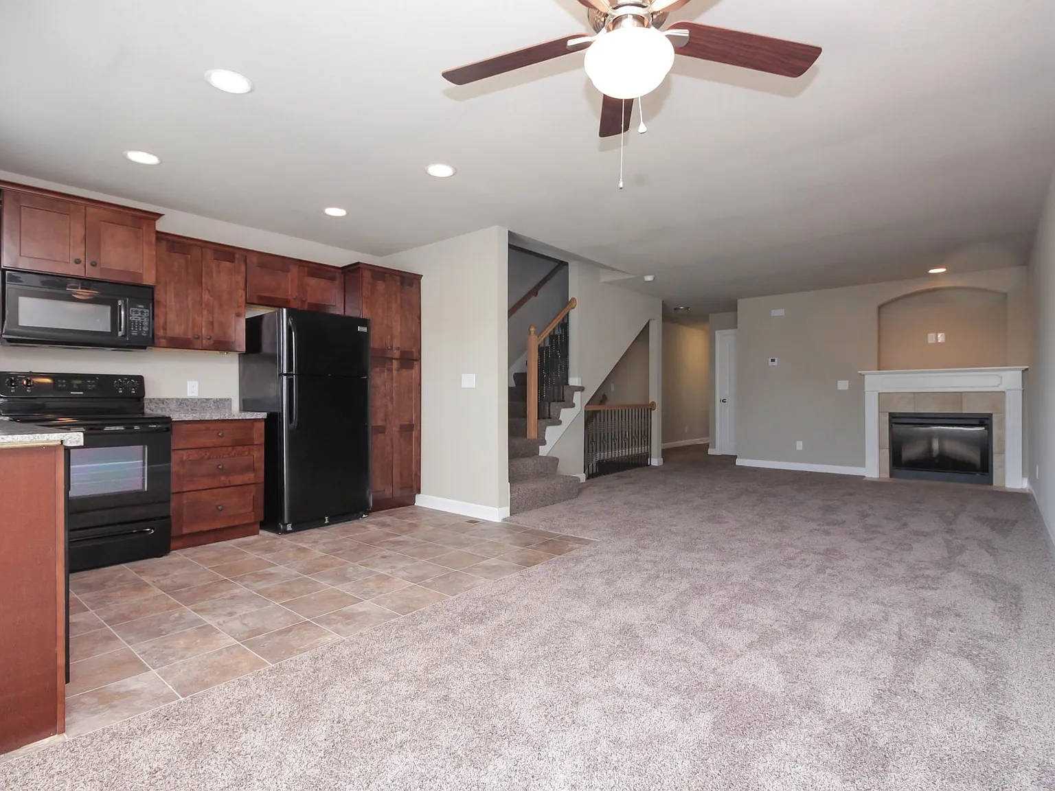 2 bed, 3.5 bath, 2050 sqft, $1,695 — Photo 4