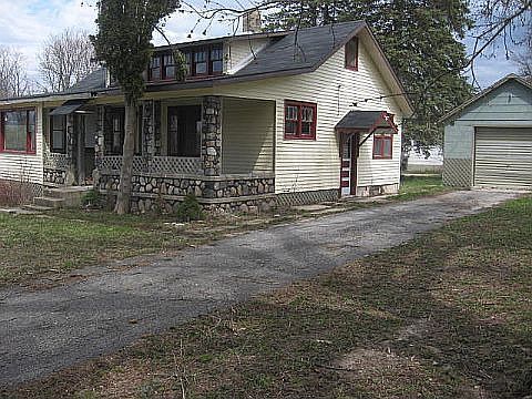 2nd image of 200 S County St