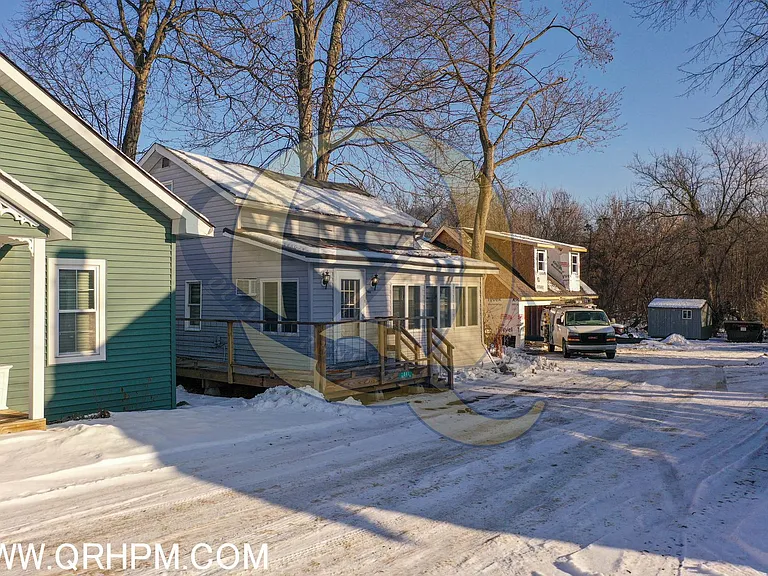 2040 Linden St — Photo 17