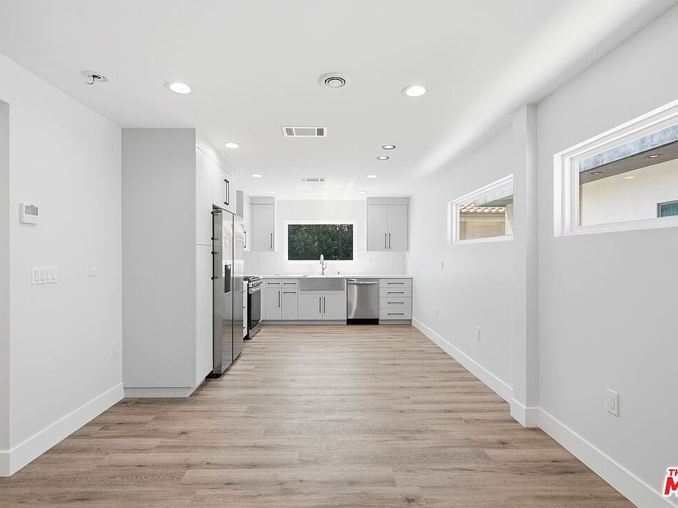 1st image of 11615 Burbank Blvd