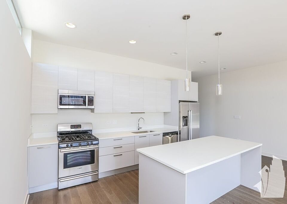 1st image of 859 N Franklin St #405