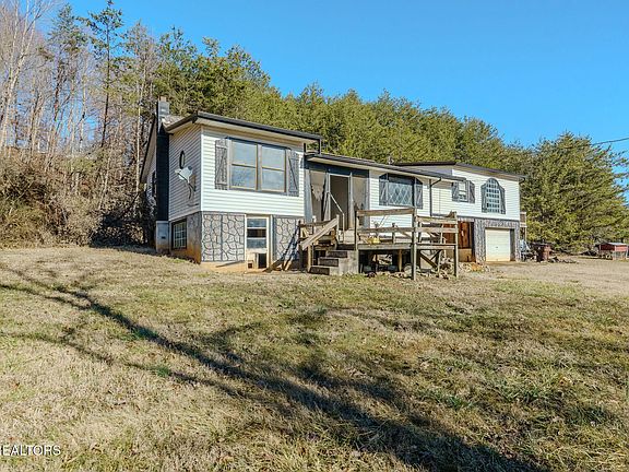 2nd image of 960 Chestnut Grove Rd