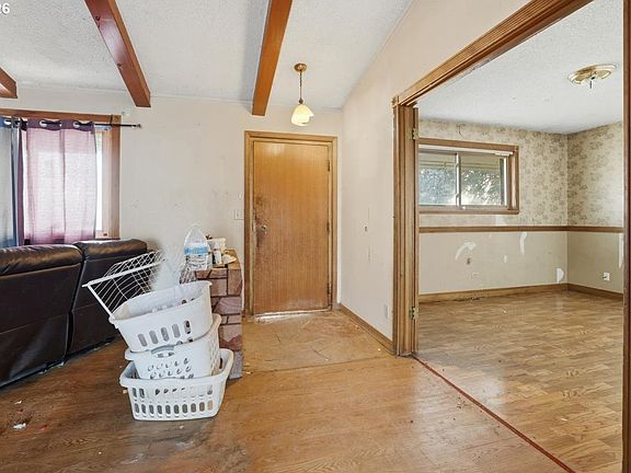 3rd image of 4429 Oak Rd