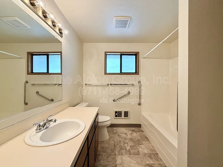 240 NE 143rd Ave — Photo 13
