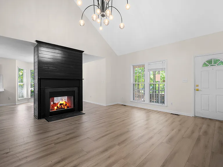 305 Dearing Dr — Photo 9
