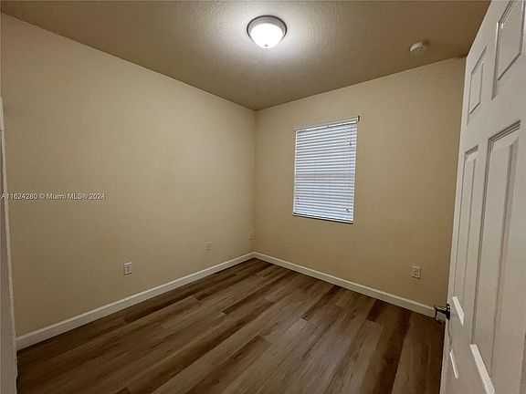 3rd image of 748 SE 32nd Ave