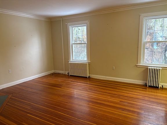 4th image of 30 Webster Ave #3