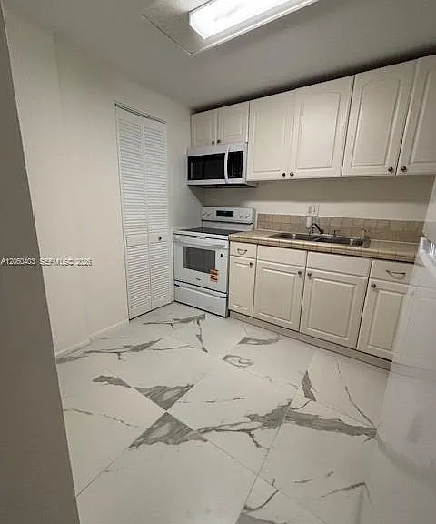 7900 S Colony Cir S #303 — Photo 2