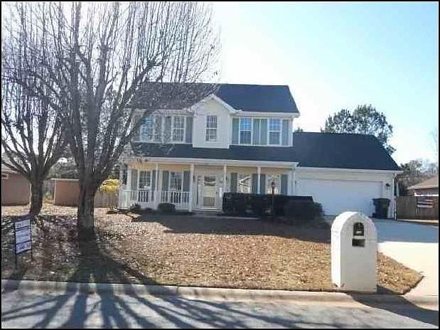 Beautiful front porch perfect for rocking chairs!!