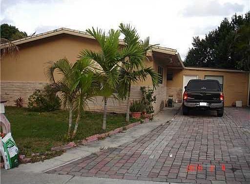 1st image of 2100 SW 33rd Ave