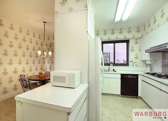 Sold by Warburg | media 21