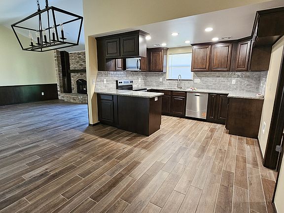 4th image of 16883 Topeka Ln