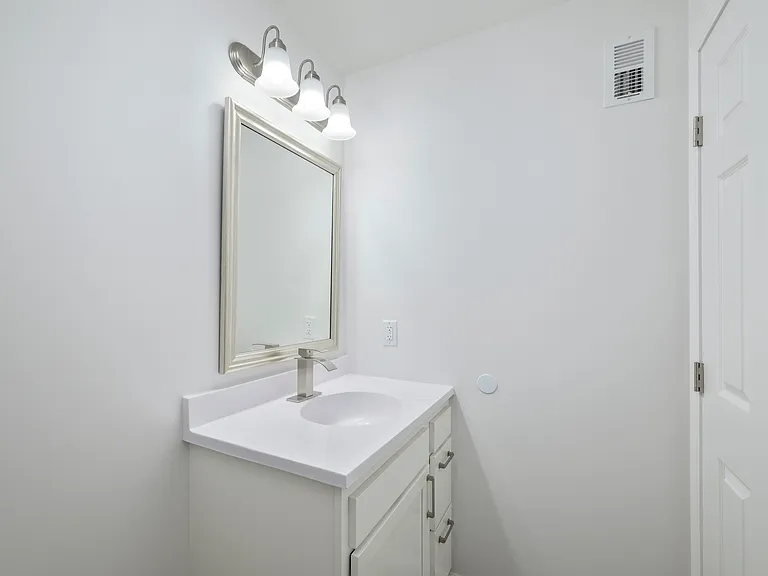 211 Level St — Photo 11