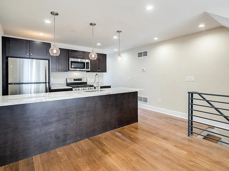 636 Christian St #A — Photo 12