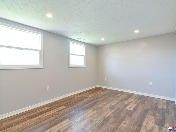 4th image of 235 Pine St