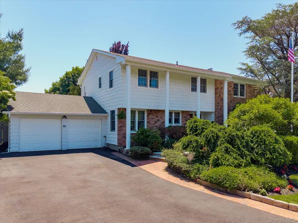 26 Quaker Lane, Farmingdale, NY 11735