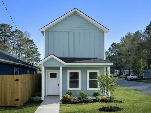 The Reba Plan, Lake Conroe Village