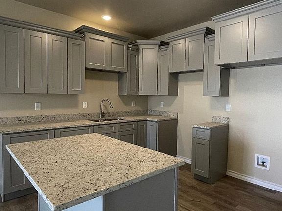 3rd image of 503 El Paso