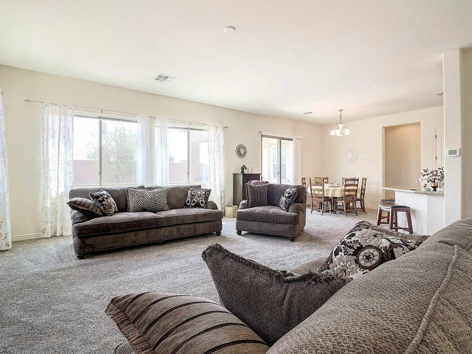 3 bed, 2.0 bath, 1844 sqft, $2,900 — Photo 4