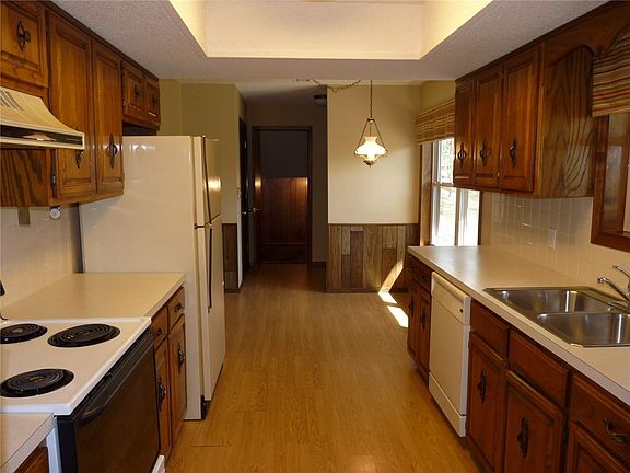 5th image of 22 Kensington Dr