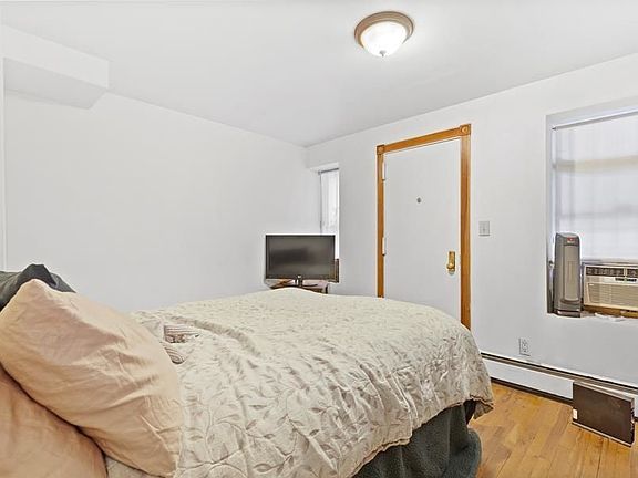 3rd image of 161 E 121st St #1