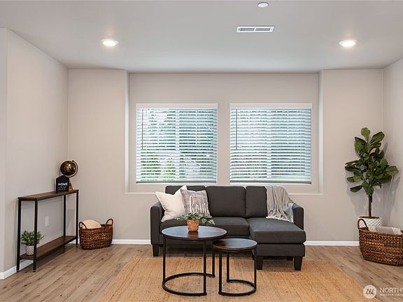 4th image of 3448 Hoffman Hill Boulevard