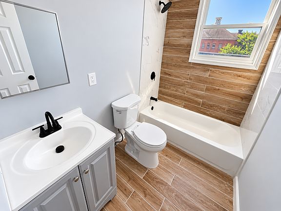 3rd image of 472 S 15th St #3
