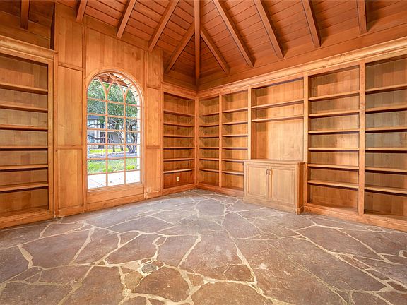 5th image of 206 Rolling Hill Dr