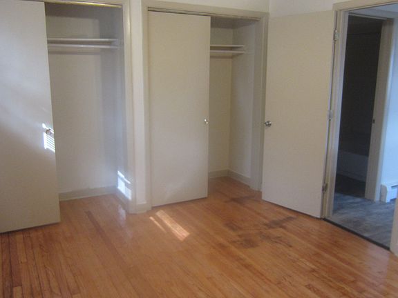 4th image of 27 King Arthur Ct APT 11