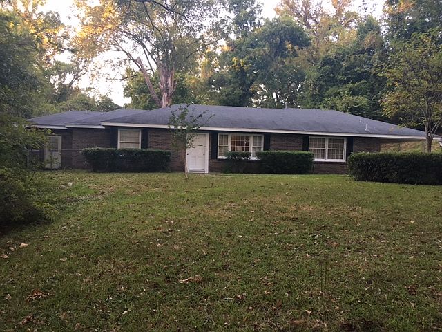 1st image of 120 Woodland Dr