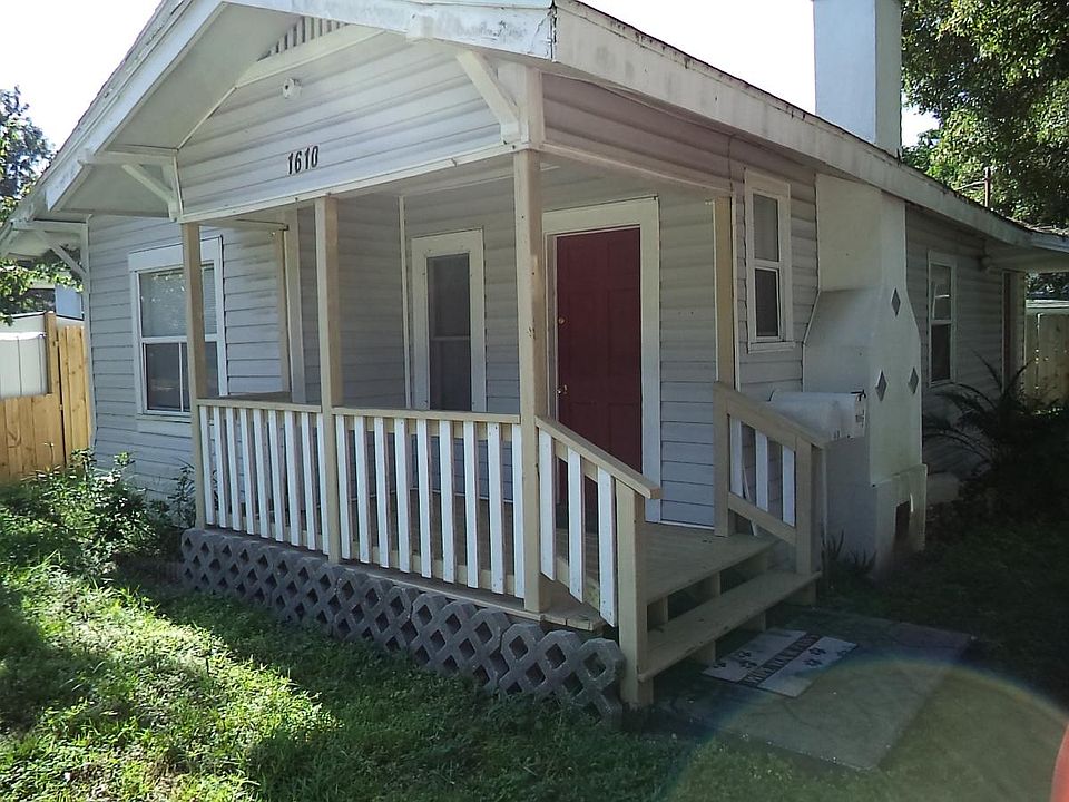 Front of house w/cover porch