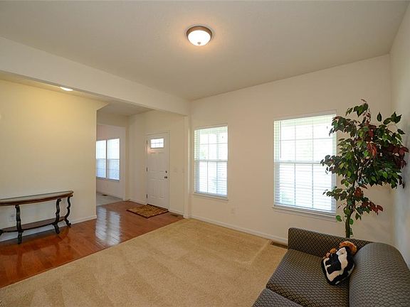 3rd image of 10237 Yorkshire Way