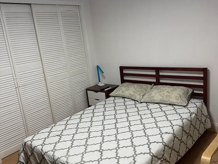 5420 W 27th Ct — Photo 3