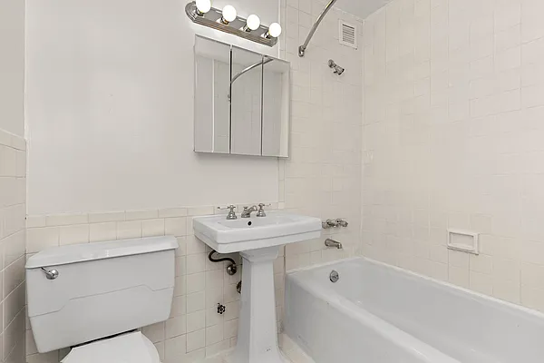 Rented by REAL New York | media 19