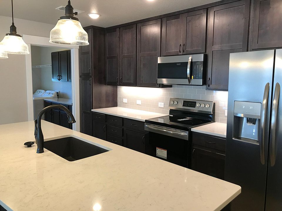 Kitchen with upgraded cabinets and appliances