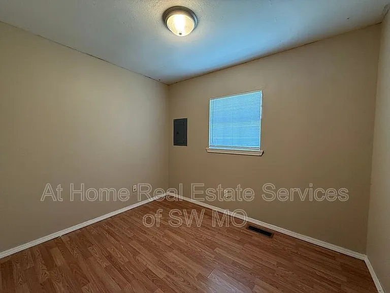 1426 W State St — Photo 13