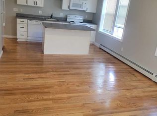 Renovated 2 Bedroom with Washer and Dryer hook ups, Springfield, MA 01108