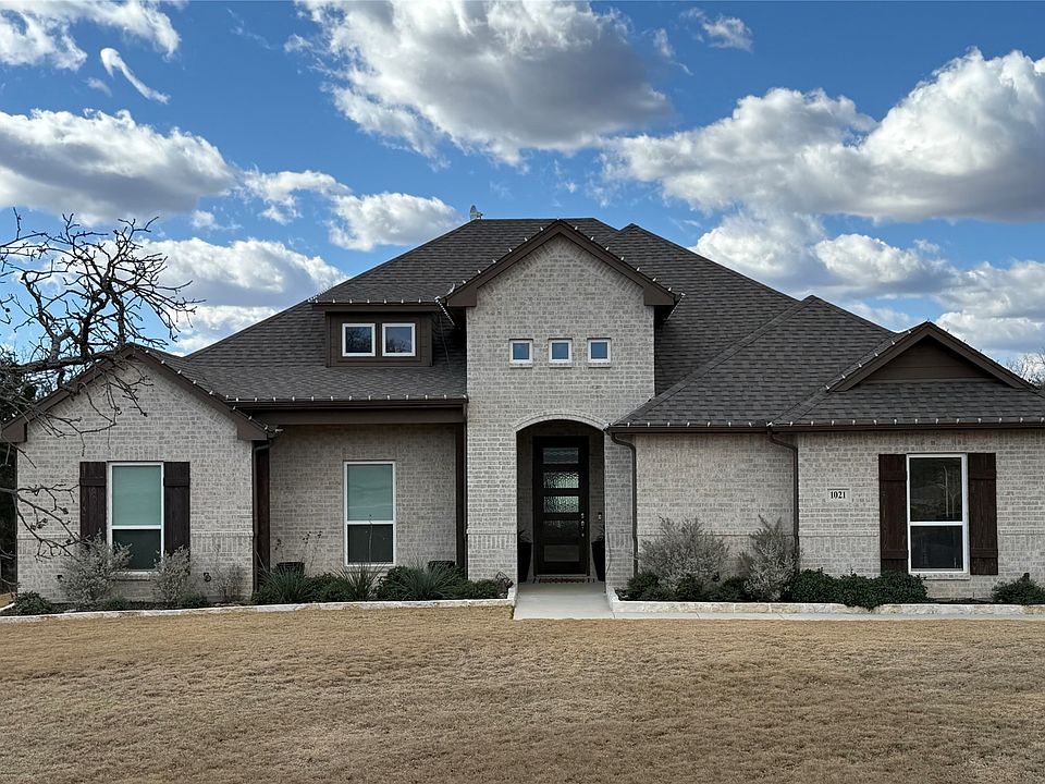 1st image of 1021 Churchill Ln