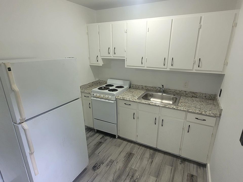1st image of 2711 W Walnut St #2