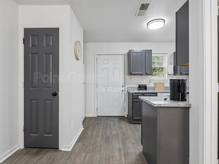 321 W South Ave — Photo 34