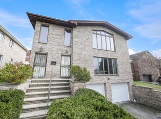 384 Chestnut St, Ridgefield, NJ 07657