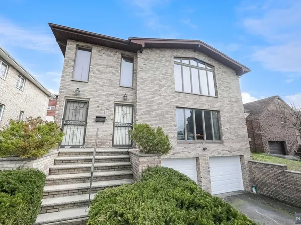 384 Chestnut St, Ridgefield, NJ 07657